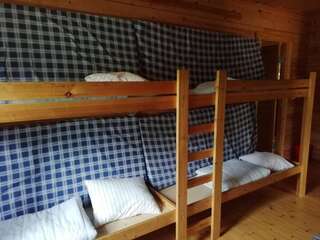 Курортные отели Old Pine Husky Lodge Кеминмаа Четырехместный номер с общей ванной комнатой-4